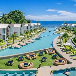 Vannee Golden Sands Beachfront