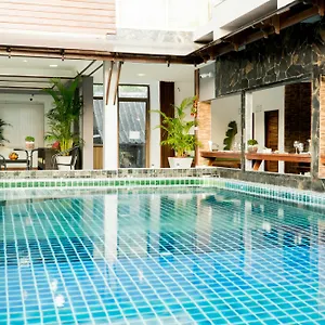 Billabong And Cafe Otel