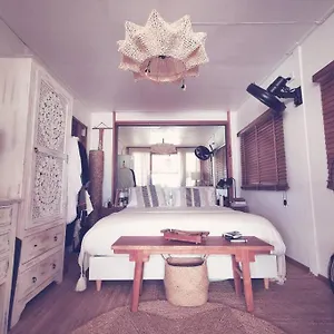 Somewhere Stunning Sea View Front House Holiday home