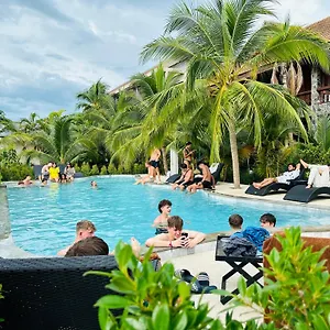 Family House Resort, فندق هاد رين