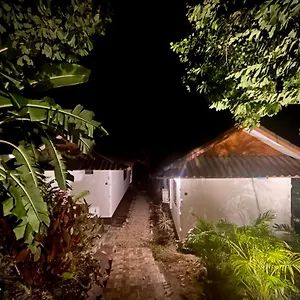 Kalani Bungalows, *