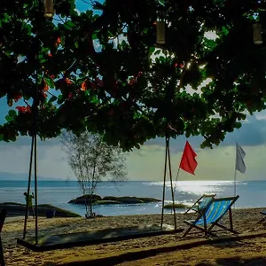 Курортный комплекс Thaniza Beachfront Хаад Рин